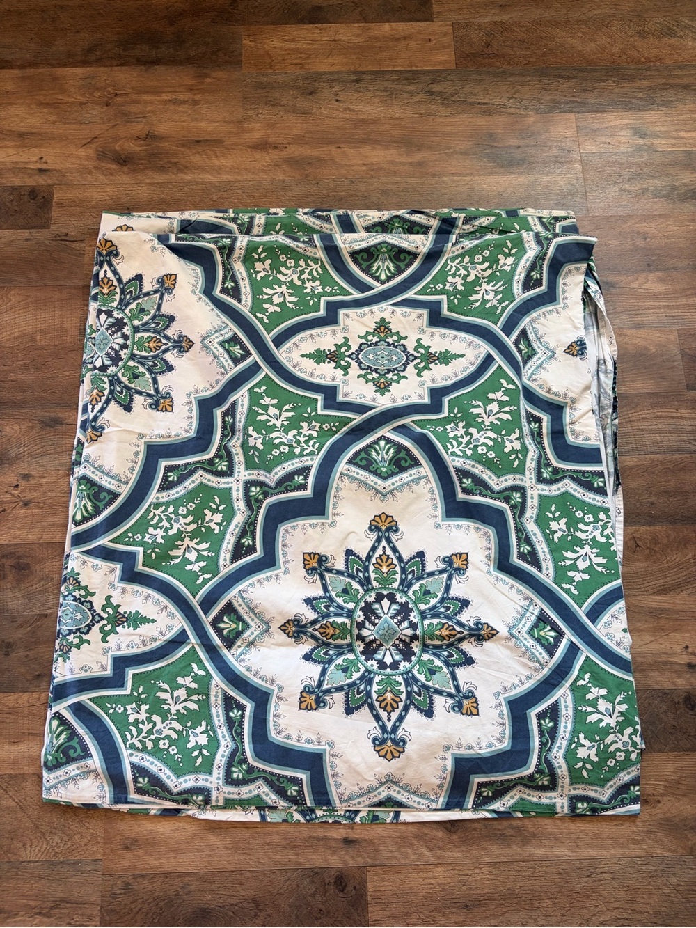Pottery Barn King Duvet with Matching Pillow Shams Caesarea Bedding